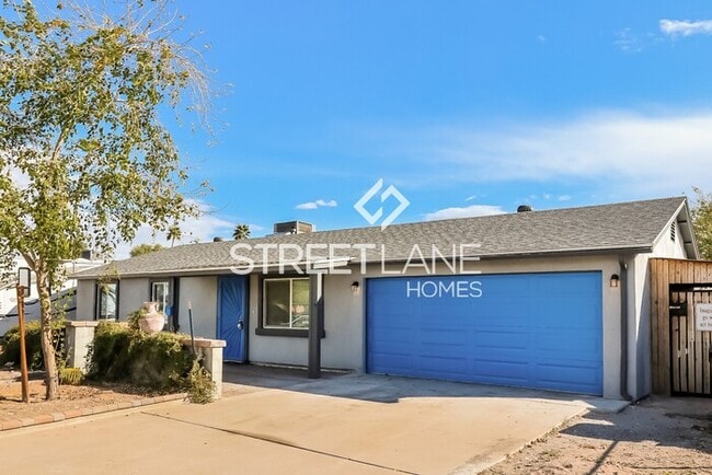 Building Photo - REDUCED-Charming 3 bedroom home in Phoenix!
