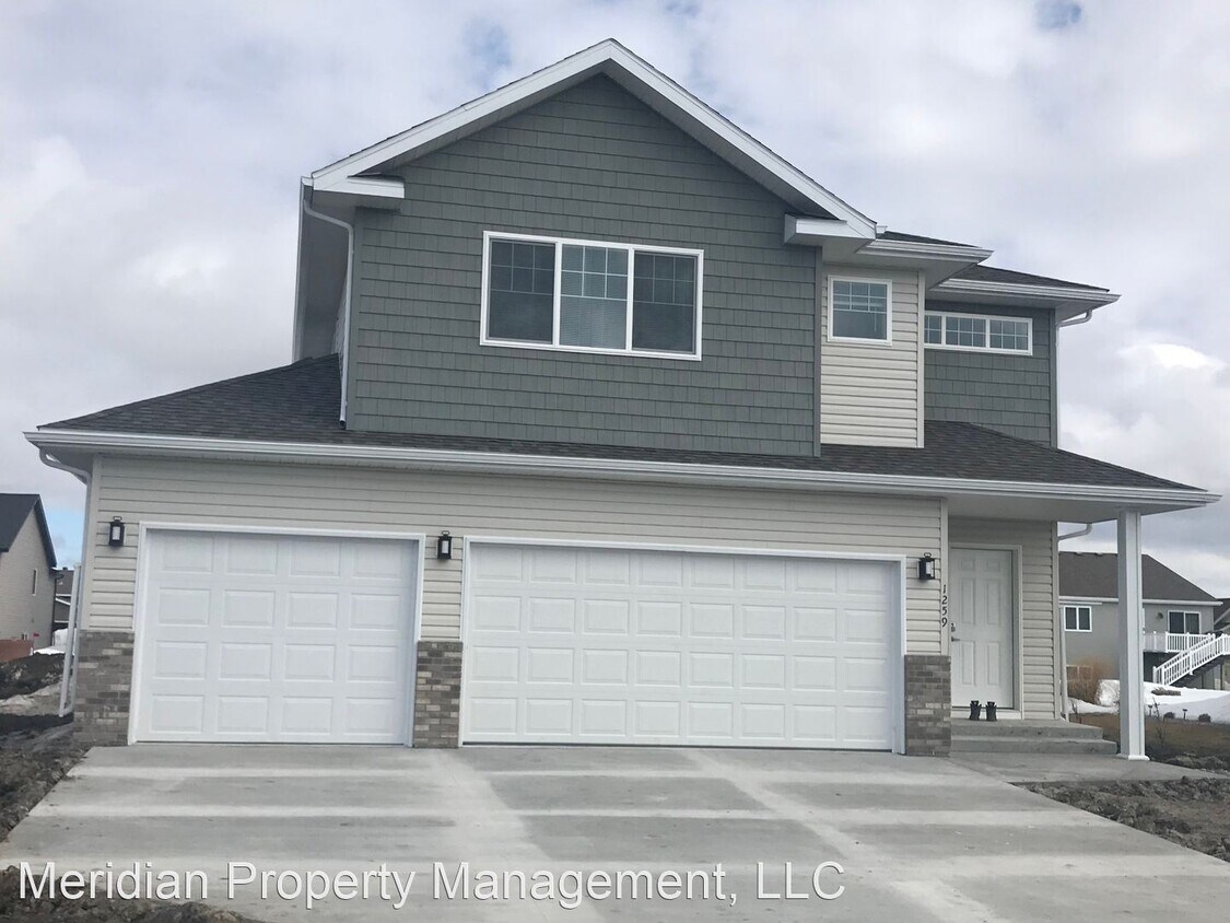 4 br, 2.5 bath House 1259 5th St NW House Rental in West Fargo, ND