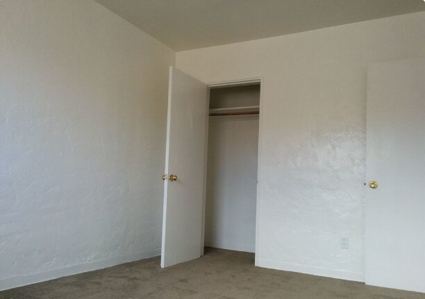 Building Photo - 4533 E 17th St
