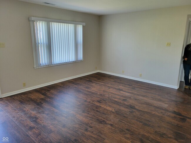 Foto del edificio - 10570 Barmore Ave