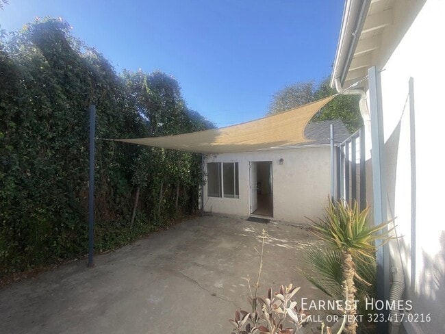 Building Photo - 4839 Tyrone Ave Sherman Oaks, CA 91423