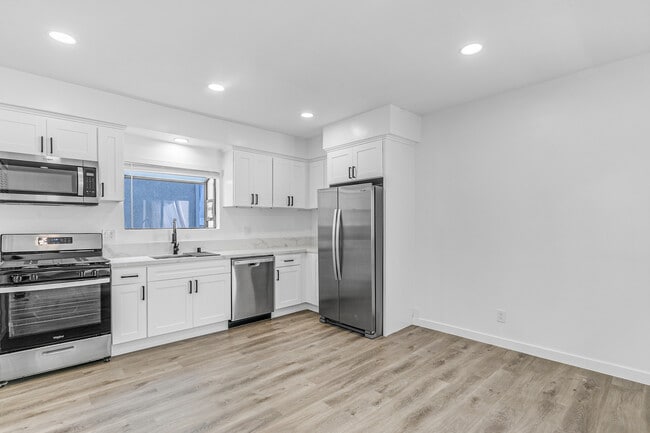 Building Photo - 4544 Colbath Ave