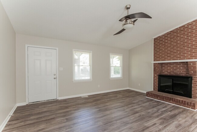 Foto del edificio - 504 Woodstream Dr