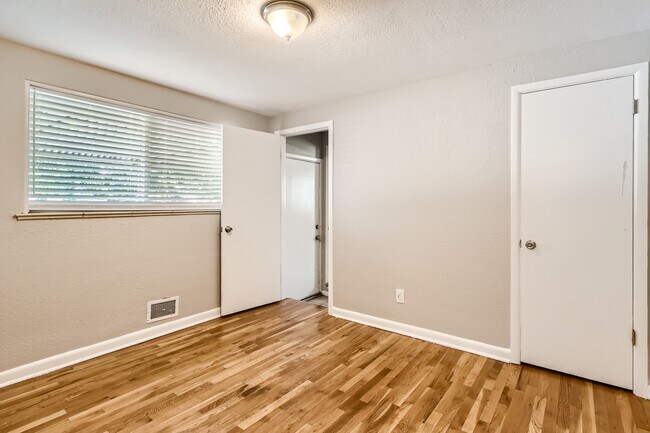 Foto del edificio - 2520 S Raleigh St