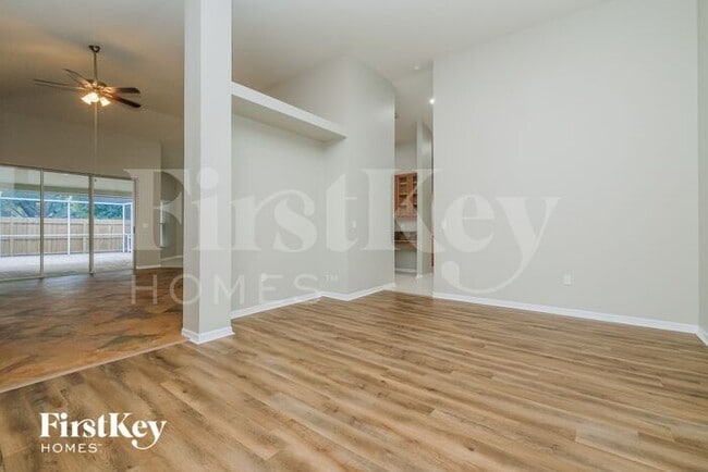 Building Photo - 10529 San Travaso Dr