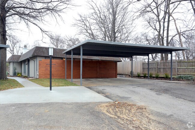 Foto del edificio - 5301-5305 E 32nd Pl