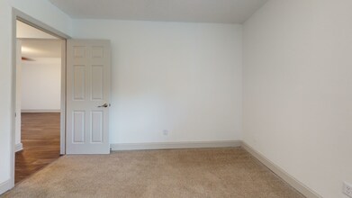 Sun Bay - Bedroom Space.jpg - Sun Bay Palms at South Tampa