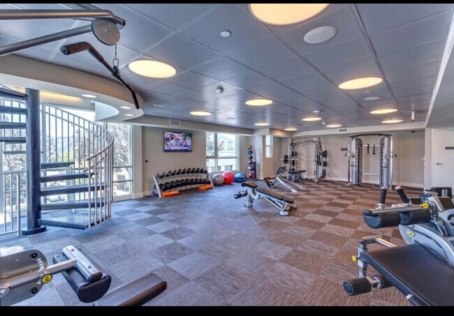 Building Photo - 3900 San Fernando Rd