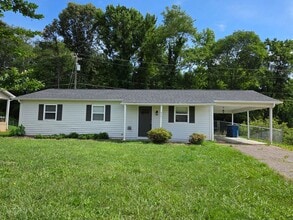 Building Photo - 217 Foxwood Dr