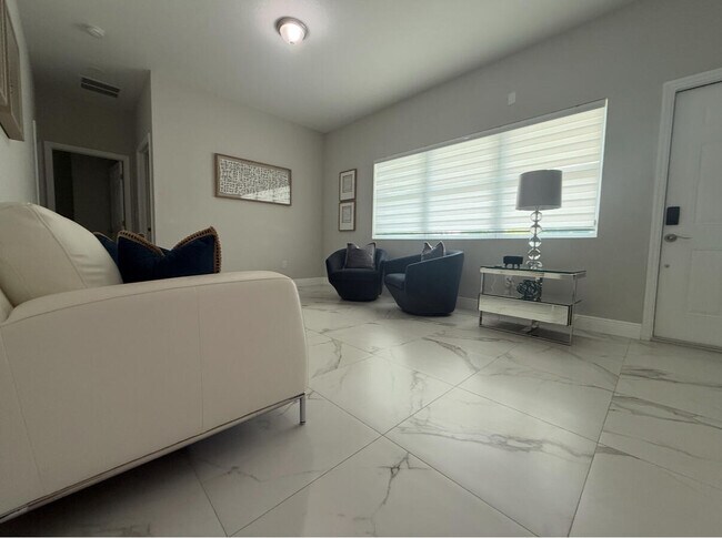 Foto del edificio - 304 E Lake Rd