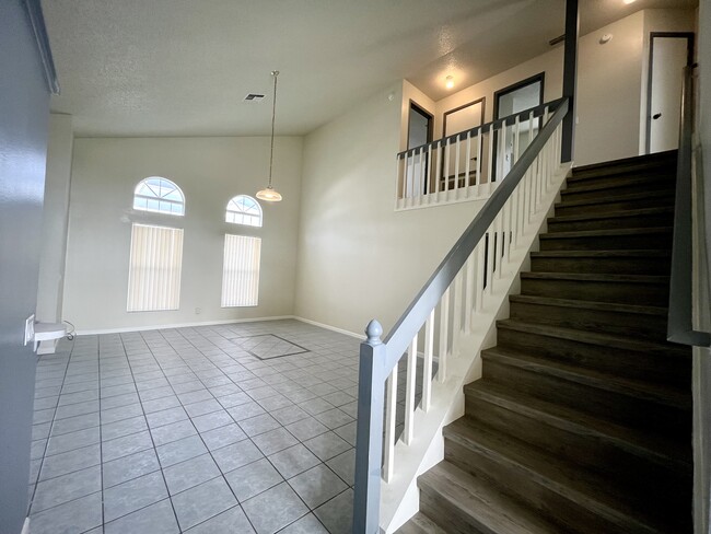 Building Photo - 8623 Knottingham Dr