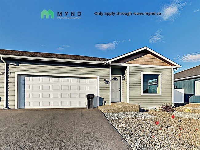 Building Photo - 3 br, 2 bath  - 3001 Willow St Unit 2