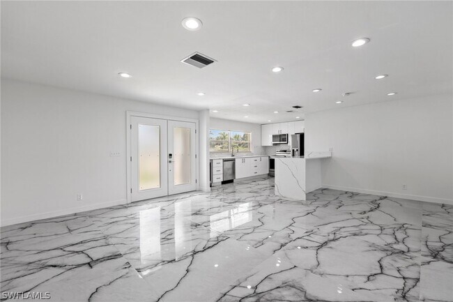 Foto del edificio - 619 Monterey Ave