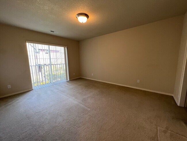 Foto del edificio - 7111 NE Rocky Brook St