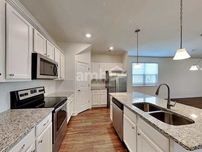 Foto del edificio - 5068 Trailwater Dr