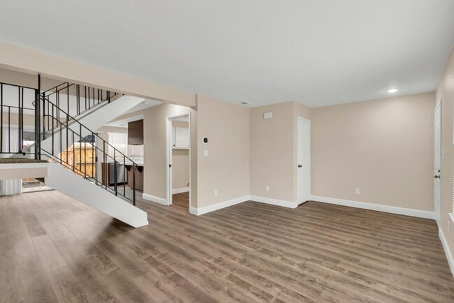 Foto del edificio - Updated 3 Bed 1.5 Bath Townhome