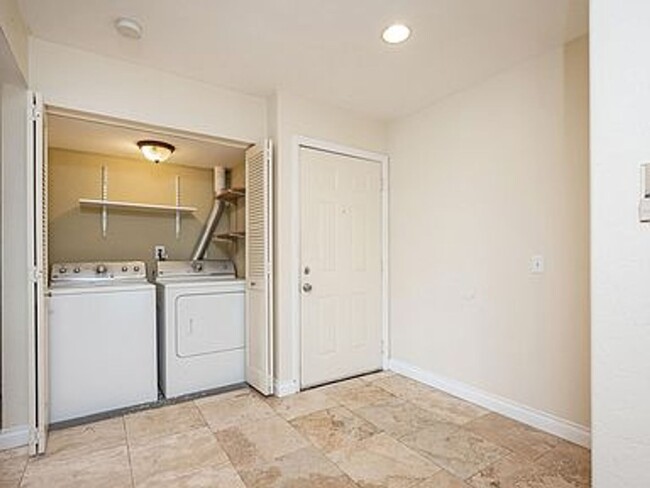 Foto del edificio - Imperial Beach - 2 Bed 2 Bath with Open Fl...