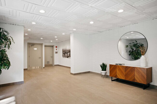 Building Photo - 960 Larrabee St