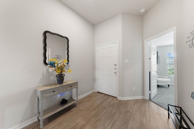 Foto del edificio - Stylish 3-Bed Home with Island Kitchen, Private Patio & Fenced Yard in Seguin
