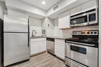 Building Photo - 2807 Beauchamp St