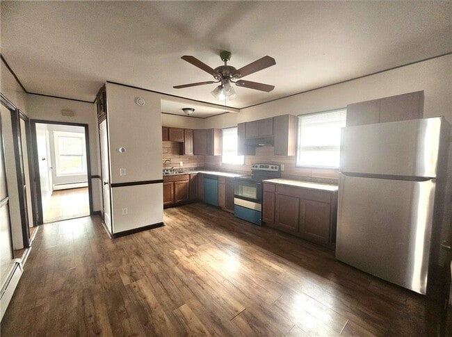 Building Photo - 256 Japonica St