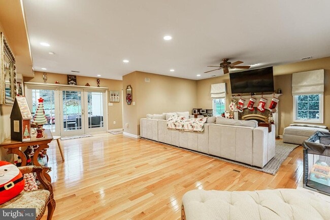 Foto del edificio - 841 Rodman Ave