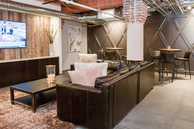 Building Photo - 443 E Illinois St