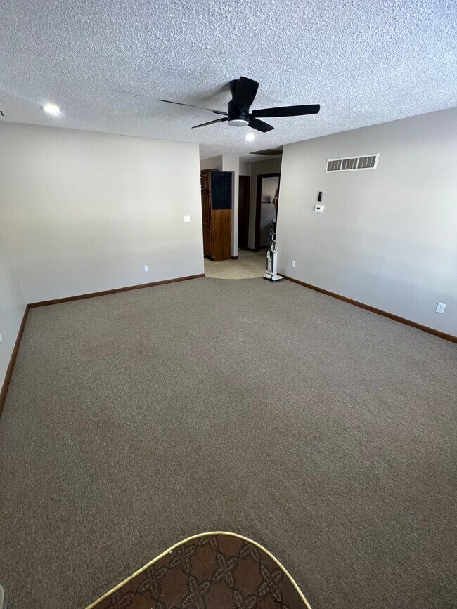 Foto del edificio - 433 S Ridge Rd