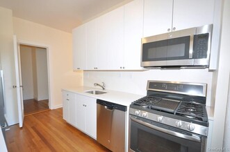 Building Photo - 155 Garth Rd