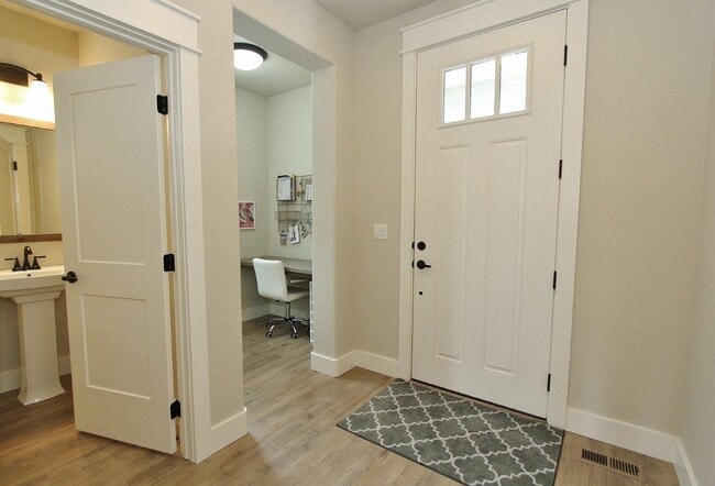 Building Photo - Lovely 4 bed 2 1/2 bath Home in Meridian, Available first week of July