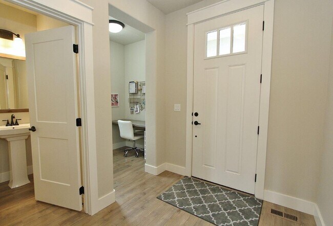 Foto del edificio - Lovely 4 bed 2 1/2 bath Home in Meridian, Available first week of July
