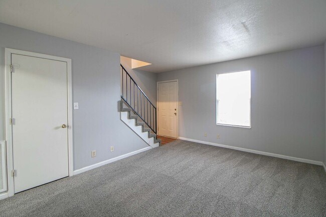 Foto del edificio - 363 Peabody Dr