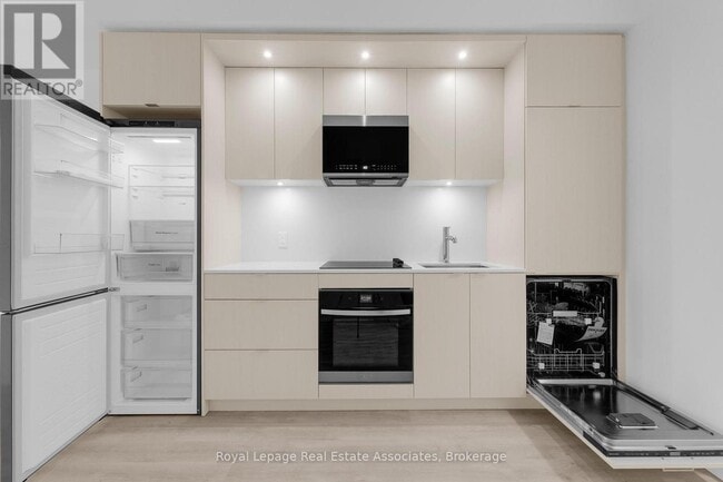 Building Photo - 60 Central Park Roadway