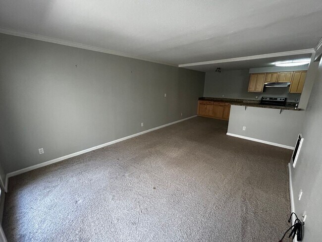 Building Photo - Bright & Spacious 1-Bedroom in Prime Oakla...