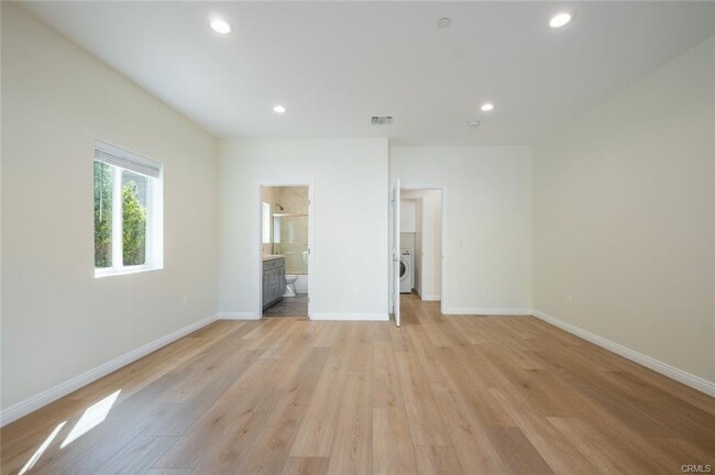 Building Photo - 1075 E Elmwood Ave