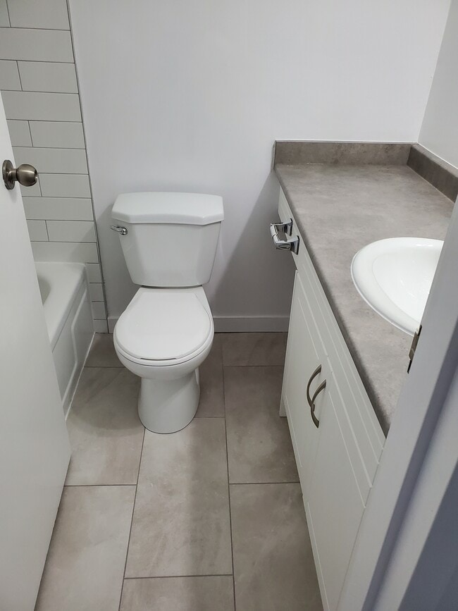 Building Photo - RENOVATED 1Br + Flex
