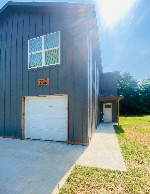 Foto principal - 207 S Fairland Ave