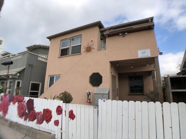 Foto del edificio - 23 Rose Ave