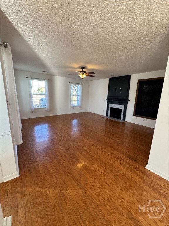 Foto del edificio - 4 Greatwood Wy