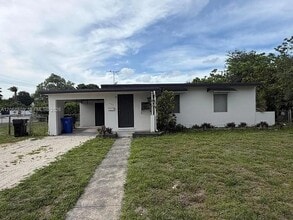 Building Photo - 1431 NW 10th Pl
