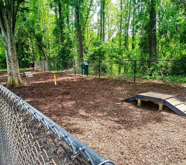 Building Photo - 600 Reusens Rd