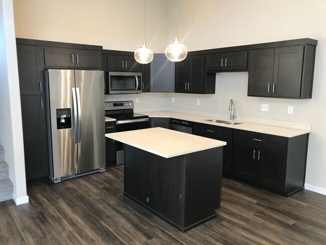 Foto del edificio - 3 Bed 3 Bath Twin Home