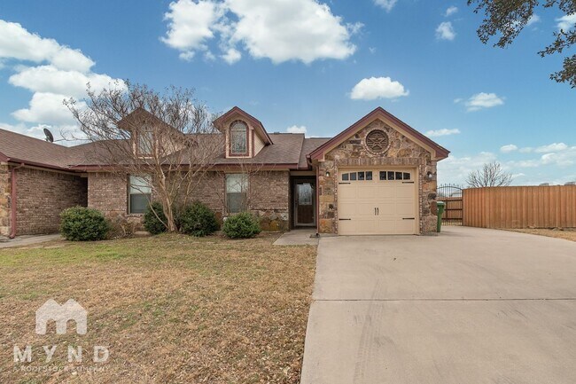 Foto del edificio - 608 Hilltop Dr