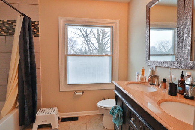 Building Photo - 404 Jewel Avenue , St Charles , IL , 60174