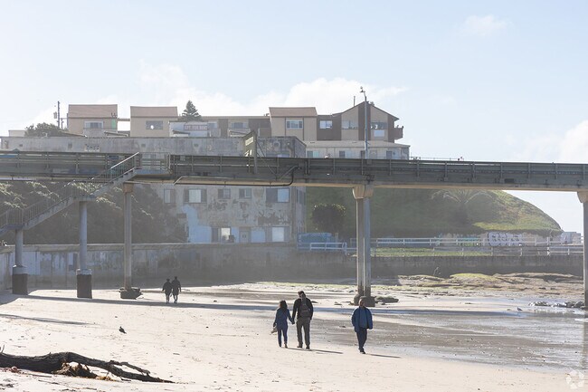 A stroll along Ocean Beach leads to the edge of Sunset cliffs.