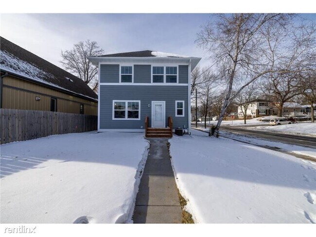 Foto del edificio - 4 br, 2 bath House - 2826 Bryant Ave N