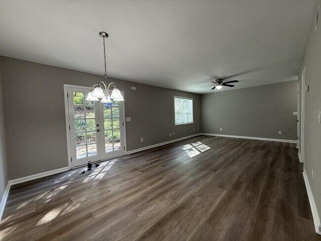 Foto del edificio - 1021 Sourwood Ct