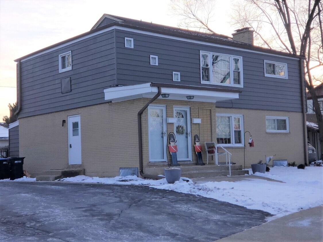 Primary Photo - 317 Burlington Ave