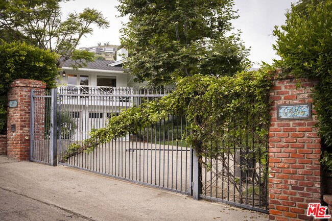 Foto del edificio - 6456 Sycamore Meadows Dr