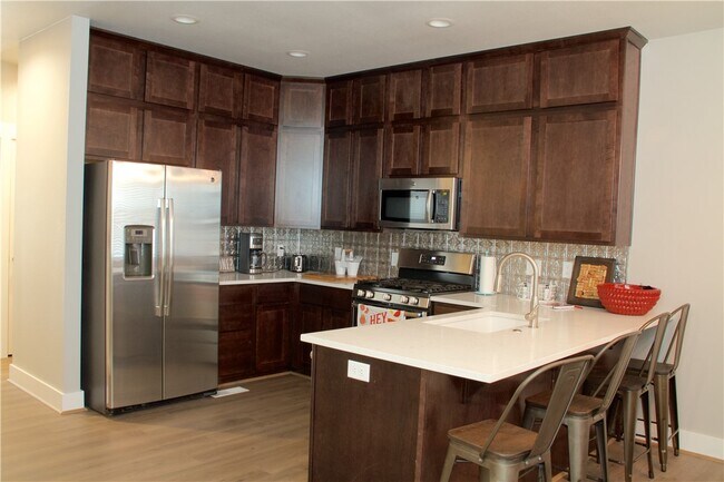 Foto del edificio - 1567 Brooks Ave